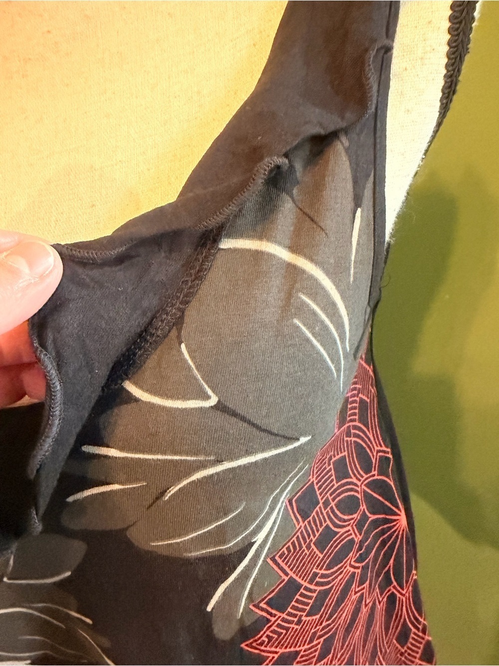 Desigual Black Floral V-Neck Camisole with Red and Gray Motif - Picture 4 of 11